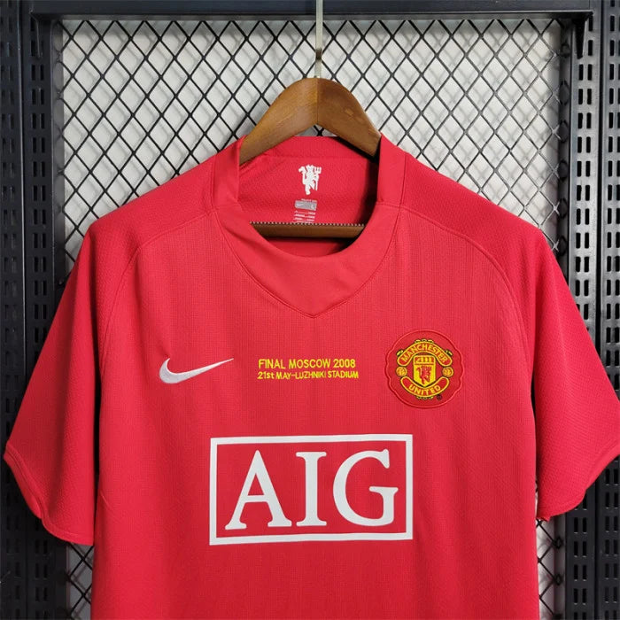 https://cdn.shopify.com/s/files/1/0911/7686/1985/files/MANCHESTERUNITED2007_08HOMESHIRT3.webp?v=1731956099